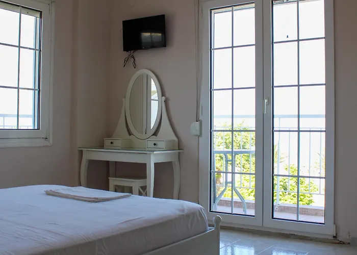 Love hotel Asprovalta Rooms *